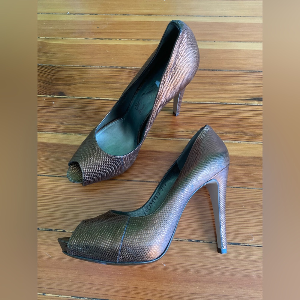 Salvatore Ferragamo brown gold embossed leather Peep-Toe Heels